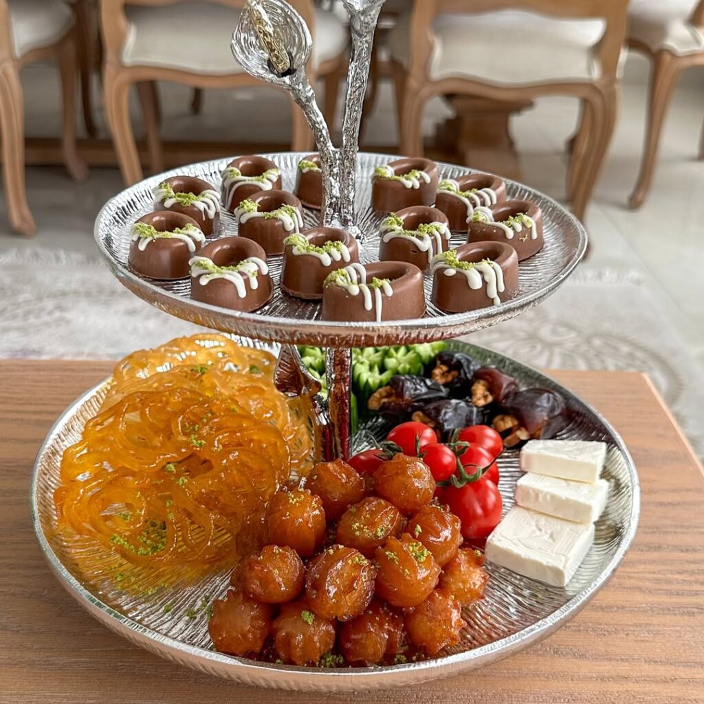 چیدمان میز مهمانی مجلسی