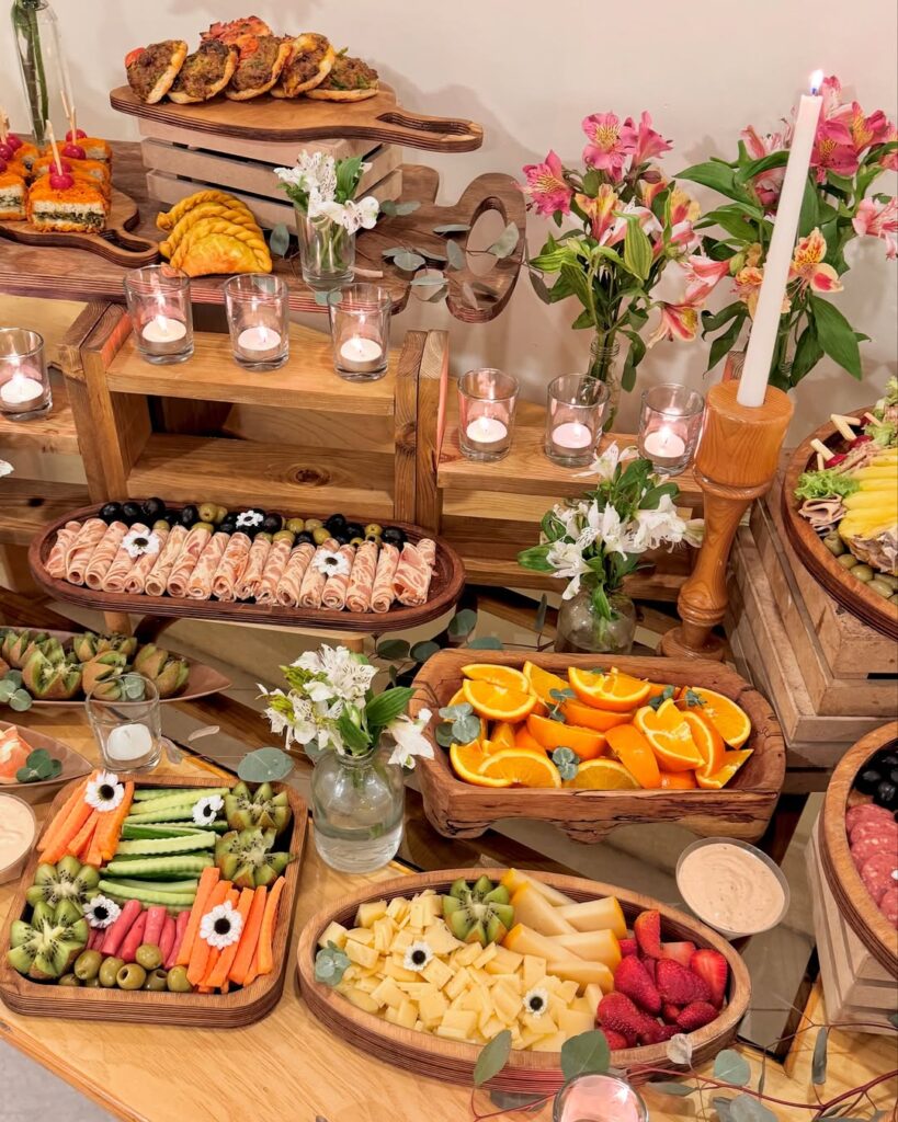 چیدمان میز مهمانی عصرانه